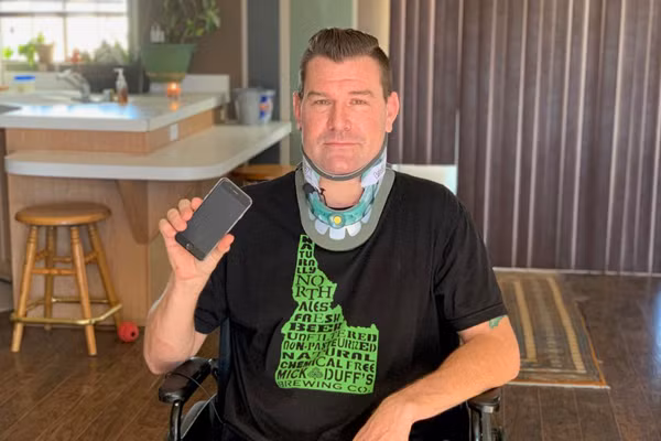 Trợ lý ảo Siri cứu sống người đàn ông gẫy đốt sống cổ