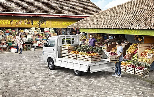 Thùng xe lớn tạo không gian để hàng hóa rộng rãi