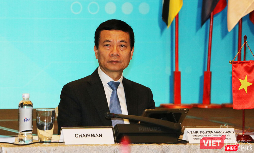 Bộ trưởng Bộ Thông tin và Truyền thông Nguyễn Mạnh Hùng tại Hội thảo