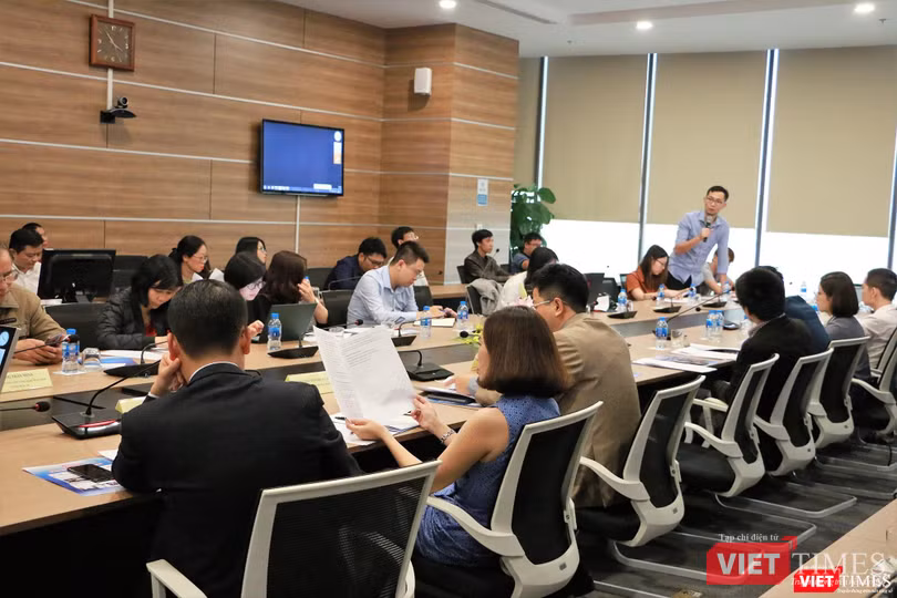 Các nhà báo nêu ý kiến về quá trình bình chọn, xét thưởng