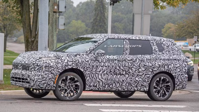 Mitsubishi Outlander 2021 bị bắt gặp đang chạy thử trong lớp ngụy trang