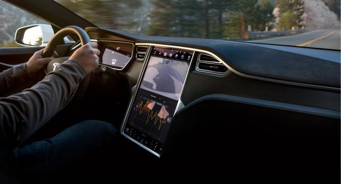 Các mẫu Tesla Model X và Model S đang được trang bị pin điện 100 kWh