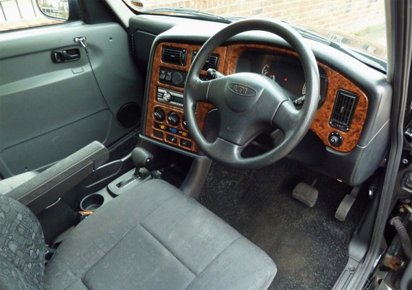 Một trong những điểm đặc trưng của TX4 là hàng ghế đầu chỉ có một ghế. Ảnh:BHP Motorsport Một trong những điểm đặc trưng của TX4 là hàng ghế đầu chỉ có một ghế. Ảnh:BHP Motorsport