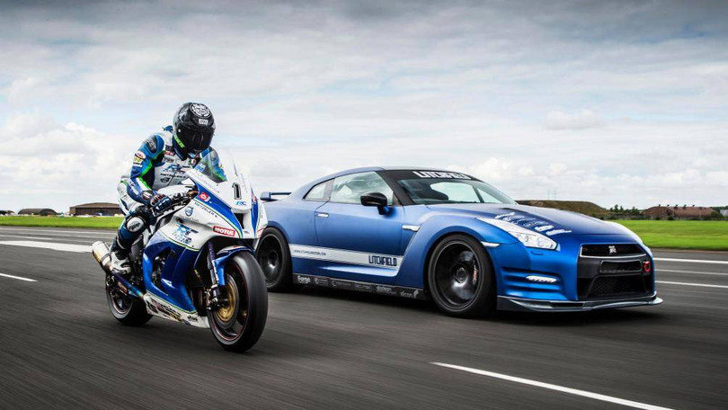 Không chỉ ô tô mà lốp xe máy cũng có màu đen