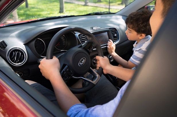 Trong cabin là cửa gió xoay 360 độ, hệ thống điều khiển cửa đặt ở vị trí trung tâm