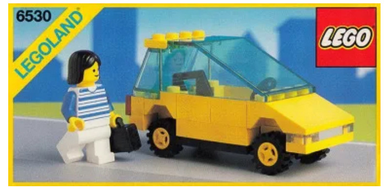 Có ý kiến cho rằng Elon Musk lấy lại ý tưởng xe của hãng đồ chơi Lego