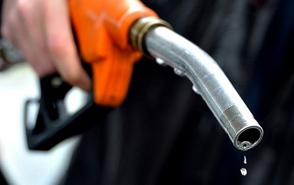 Xe sử dụng máy xăng vận hành êm ái, dễ chịu hơn xe máy dầu. Ảnh BD