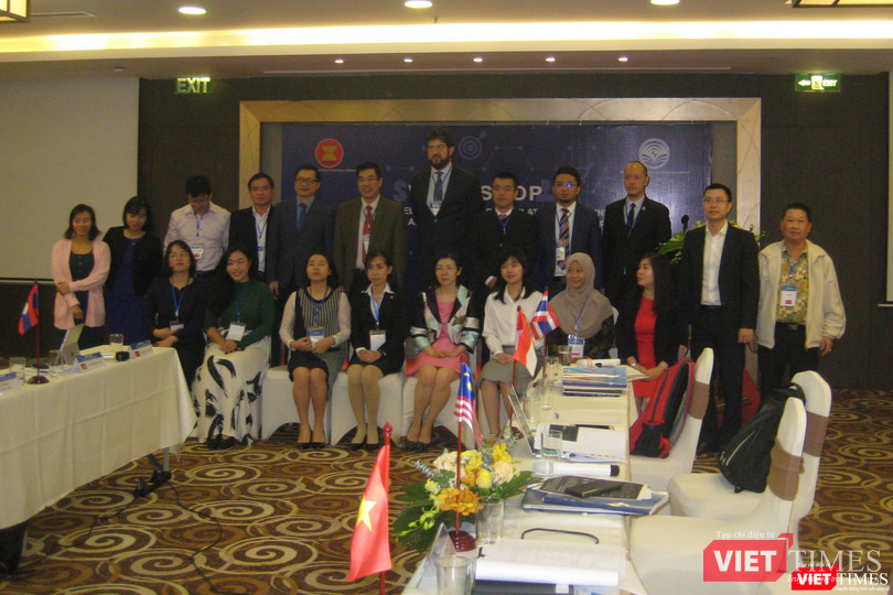 Các đại biểu tham dự hội nghị chụp ảnh kỷ niệm Các đại biểu tham dự hội nghị chụp ảnh kỷ niệm