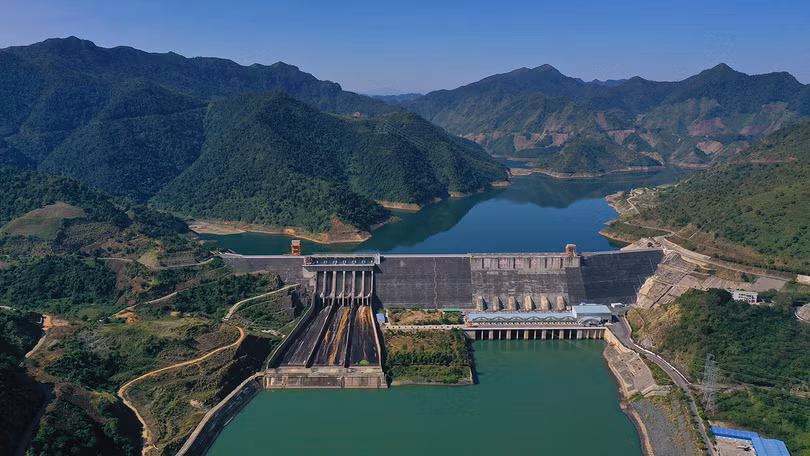 Thủy điện Sơn La là nhà máy thủy điện lớn nhất Việt Nam hiện nay. Ảnh: VnExpress