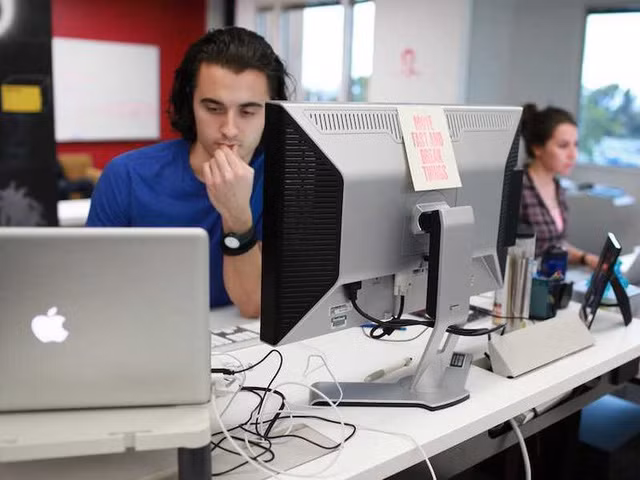 Nhiều nhân viên công khai bày tỏ bất đồng ý kiến với định hướng của ban lãnh đạo. (Ảnh minh họa)