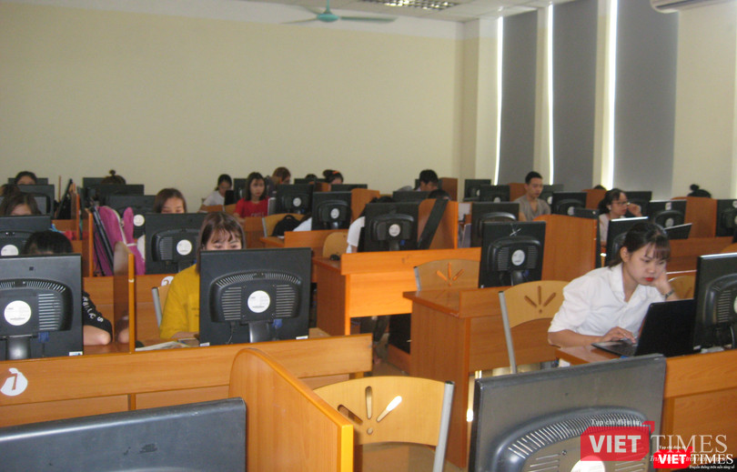 Mặc dù 80% sinh viên đã có máy tính xách tay nhưng ICTU vẫn phải duy trì phòng máy tính nhằm phục vụ cho nhóm còn lại, đặc biệt là với các sinh viên người dân tộc thiểu số. Mặc dù 80% sinh viên đã có máy tính xách tay nhưng ICTU vẫn phải duy trì phòng máy tính nhằm phục vụ cho nhóm còn lại, đặc biệt là với các sinh viên người dân tộc thiểu số.