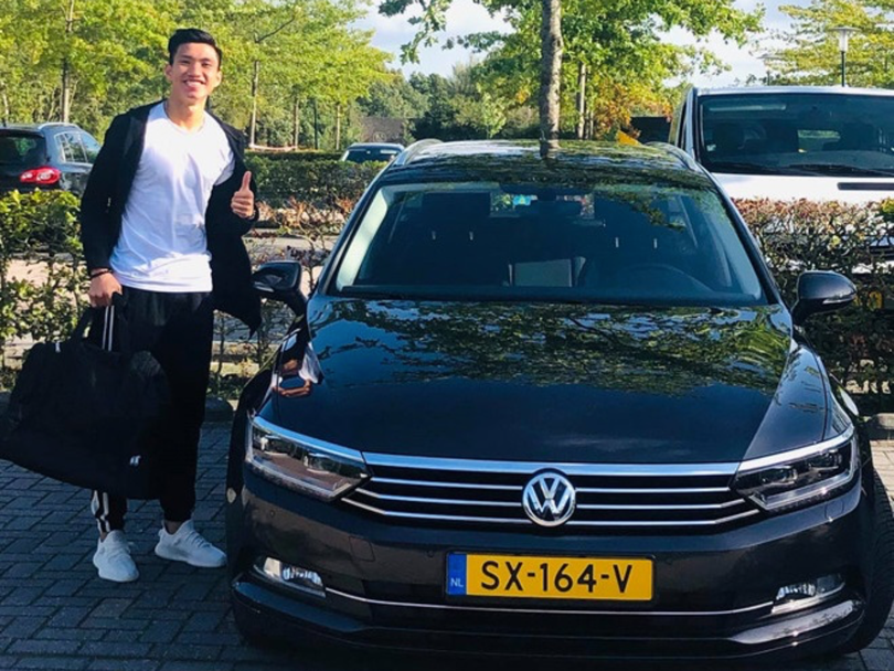 Đoàn Văn Hậu được cấp chiếc Volkswagen Passat tại Hà Lan. Ảnh ST