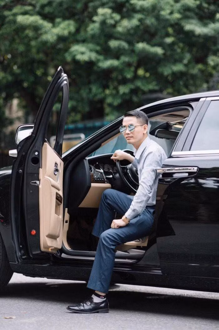 Doanh nhân Phạm Hữu Tuấn có niềm đam mê đặc biệt với các dòng xe hạng sang (Ảnh: Kiến thức) Doanh nhân Phạm Hữu Tuấn có niềm đam mê đặc biệt với các dòng xe hạng sang (Ảnh: Kiến thức)