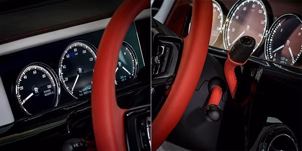 Nội thất trên Rolls-Royce Bespoke Red Phantom