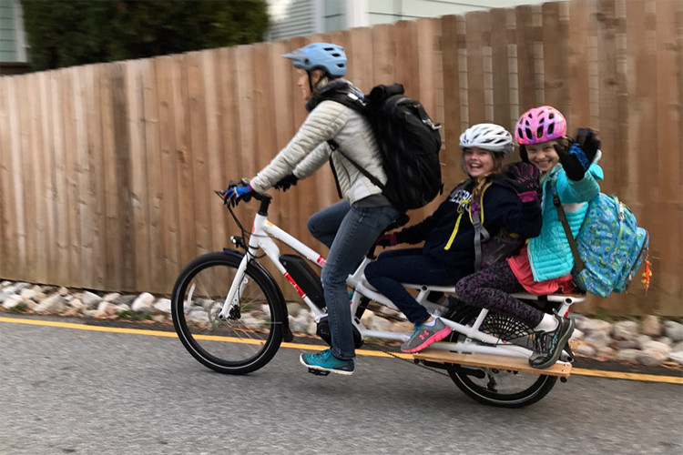 Xe đạp điện có thể tùy chỉnh, sử dụng linh hoạt, kể cả chở người hay hàng hóa. Ảnh: BikeRumor