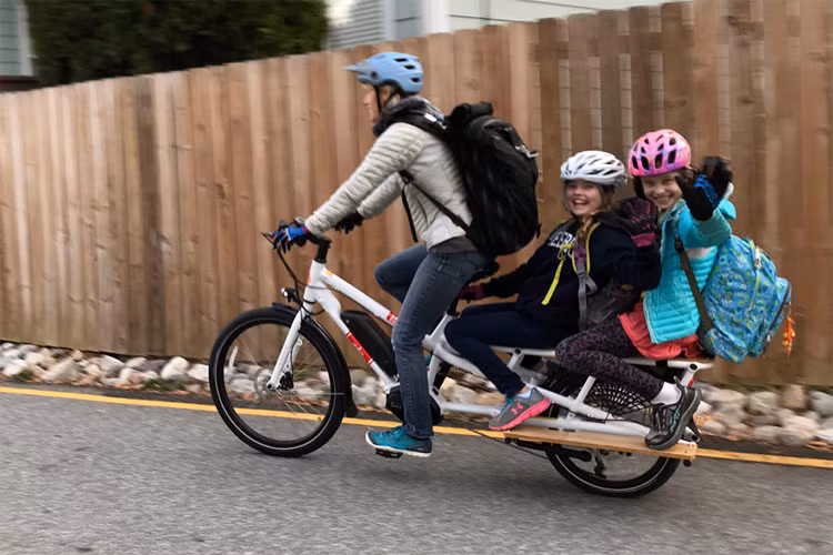 Xe đạp điện có thể tùy chỉnh, sử dụng linh hoạt, kể cả chở người hay hàng hóa. Ảnh: BikeRumor Xe đạp điện có thể tùy chỉnh, sử dụng linh hoạt, kể cả chở người hay hàng hóa. Ảnh: BikeRumor