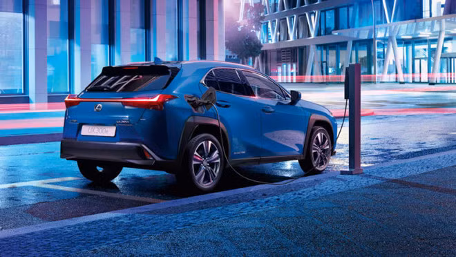 Lexus UX 300e có khe cắm sạc không khác xe máy xăng Lexus UX 300e có khe cắm sạc không khác xe máy xăng