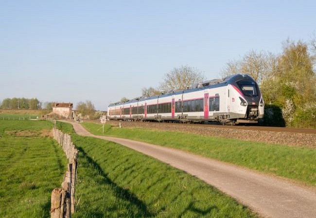 Dữ liệu hiện nay rất lớn và được tạo ra với tốc độ chóng mặt (Ảnh Techradar) Dữ liệu hiện nay rất lớn và được tạo ra với tốc độ chóng mặt (Ảnh Techradar)