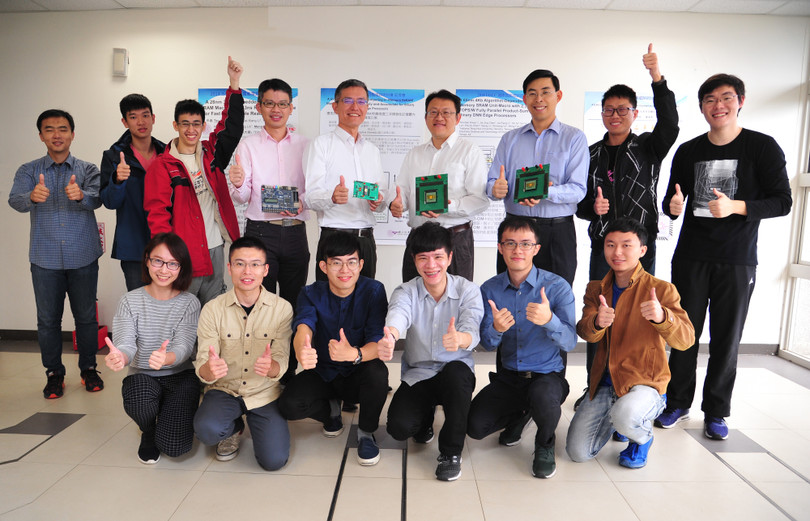 Các thành viên trong lab của GS KT Tang. Ảnh: NTHU. 