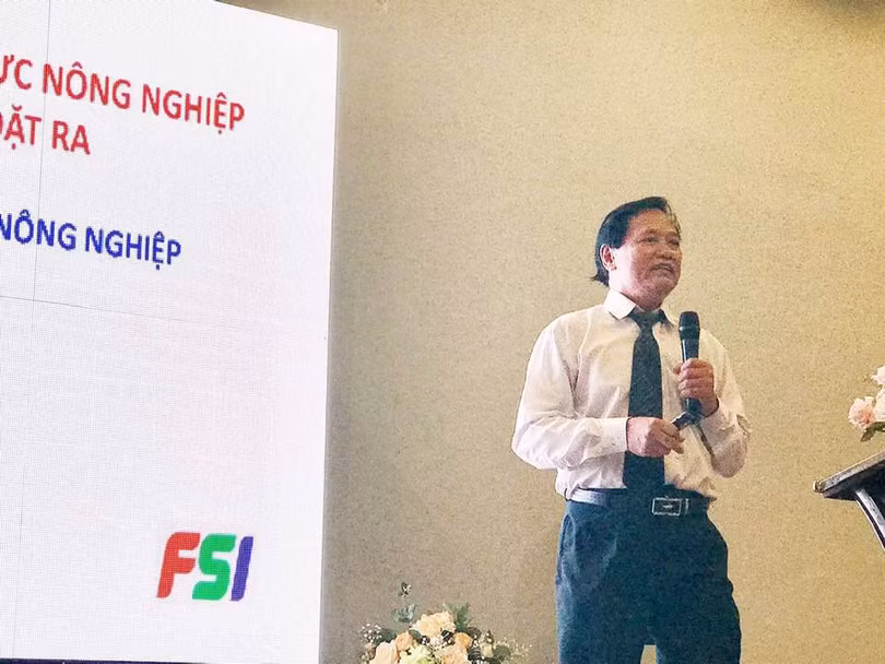 TS Nguyễn Tuấn Hoa thuyết trình tại hội thảo. Ảnh FB nhân vật