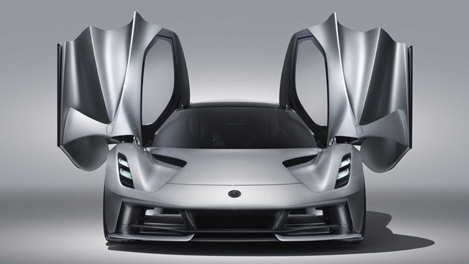 Thiết kế với cửa mở lên trên của Evija