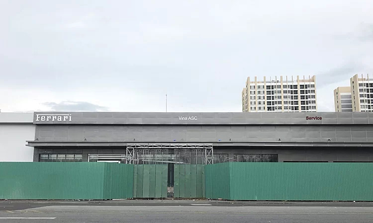 Showroom Ferrari chính hãng đang được xây dựng tại quận 7, TP HCM. Ảnh: Dương Nhật Quang