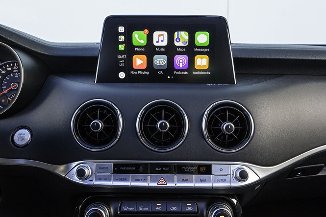 Apple CarPlay giúp kết nối điện thoại iPhone với ôtô