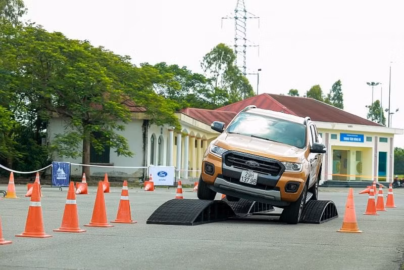 Khách hàng sẽ được trực tiếp cầm lái và trải nghiệm thực tế các công nghệ tiên tiến cùng khả năng vận hành ưu việt của những mẫu xe đang được yêu thích của Ford