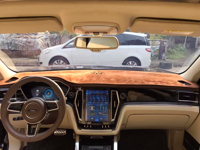 Nội thất Zotye Z8. Ảnh: Phạm Kỳ Nam