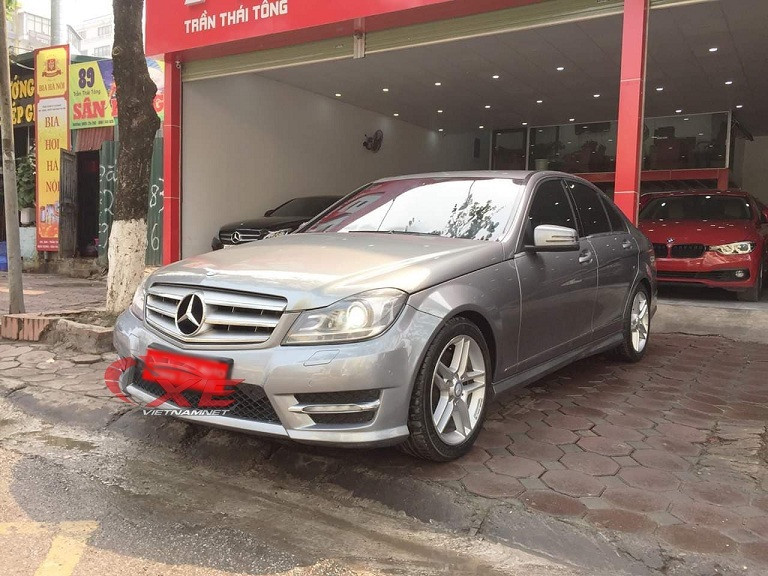 Mercedes Benz C300 AMG đời 2011 có giá khoảng 650-700 triệu đồng