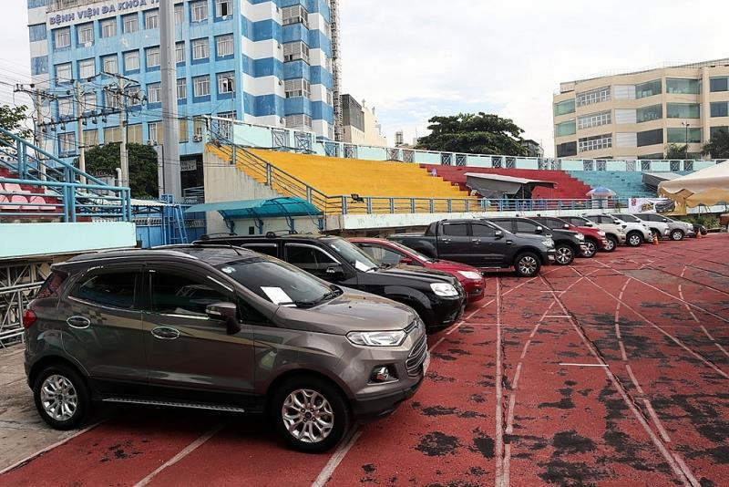 Ban tổ chức Hội chợ Oto.com.vn lần 3 đã ưu tiên bố trí đường lái thử ở vòng ngoài, chiếm gần 1/2 đường cong của sân vận động