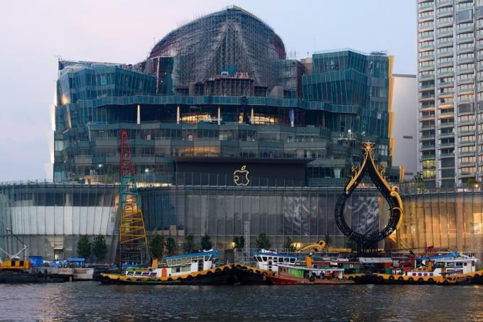 Trung tâm mua sắm Iconsiam - nơi đặt Apple Store đầu tiên ở Thái Lan vẫn đang được xây dựng nhưng dự kiến sẽ mở cửa vào tháng tới