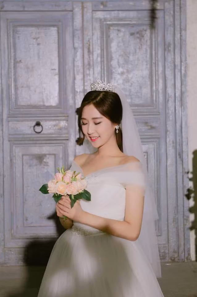 Ca sỹ người Hàn Quốc Jin Ju chính thức tấn công showbiz Việt bằng MV đầy ngọt ngào, trữ tình mà bi ai ảnh 1