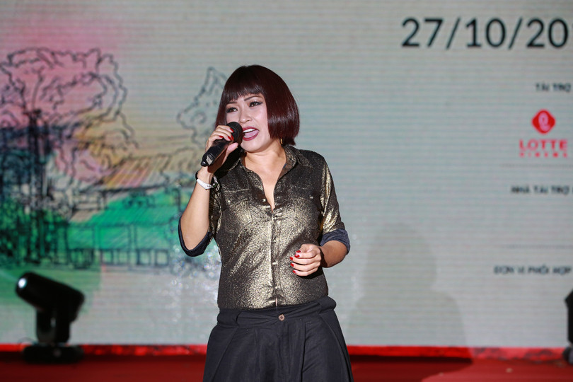 Ca sỹ Phương Thanh "cháy" hết mình với khán giả