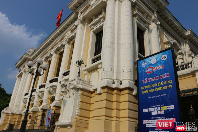 Quang cảnh Nhà hát lớn trước buổi lễ (ảnh: Khánh Linh)