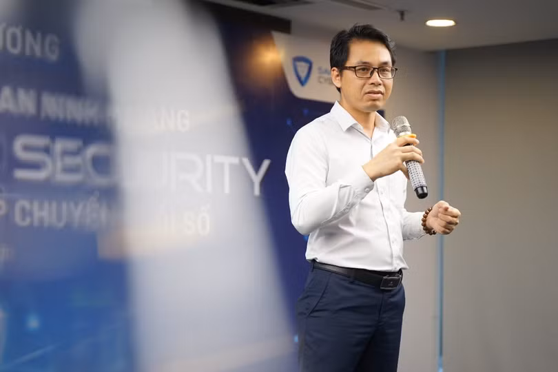 Ông Hoàng Nguyên Vân – Tổng Giám đốc Công ty Cổ phần Công nghệ SAVIS phát biểu khai mạc Ông Hoàng Nguyên Vân – Tổng Giám đốc Công ty Cổ phần Công nghệ SAVIS phát biểu khai mạc