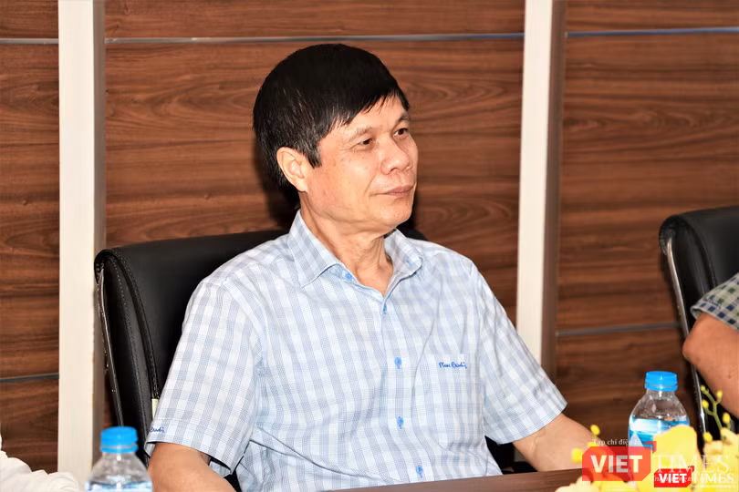 ông Bùi Như Uyên - Chánh văn phòng Hội Truyền thông số Việt Nam cùng Chủ tịch Hội đến thăm các phóng viên VietTimes nhân dịp ngày Báo chí cách mạng Việt Nam 21-6