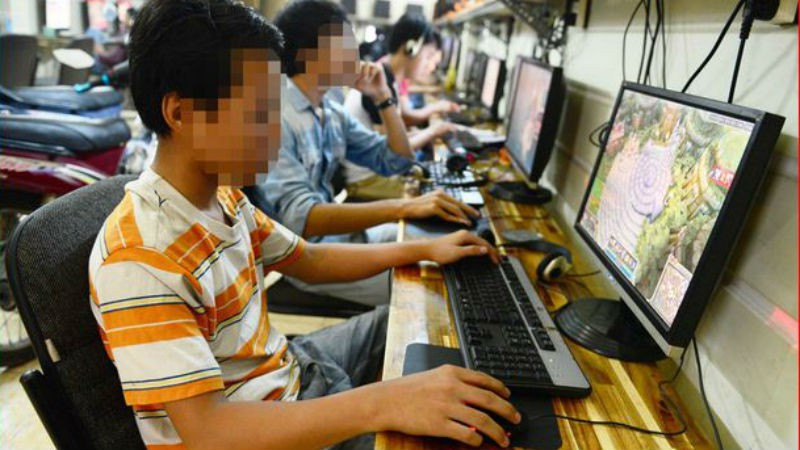 Trò chơi điện tử lôi cuốn trẻ vị thành niên (ảnh: báo Pháp luật) Trò chơi điện tử lôi cuốn trẻ vị thành niên (ảnh: báo Pháp luật)