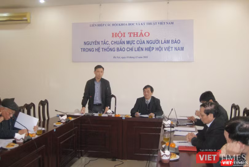 PGS TS Nguyễn Thành Lợi đồng chủ trì hội thảo cùng TS Phan Tùng Mậu - Phó Chủ tịch Liên hiệp các hội Khoa học và Kỹ thuật Việt Nam