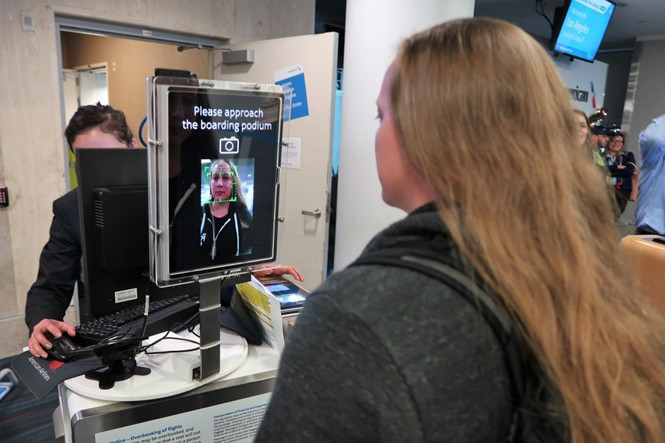 Mỹ dùng công nghệ sinh trắc học để hành khách lên máy bay ảnh 1 Nhận dạng khuôn mặt để lên máy bay ở Mỹ - ảnh 1