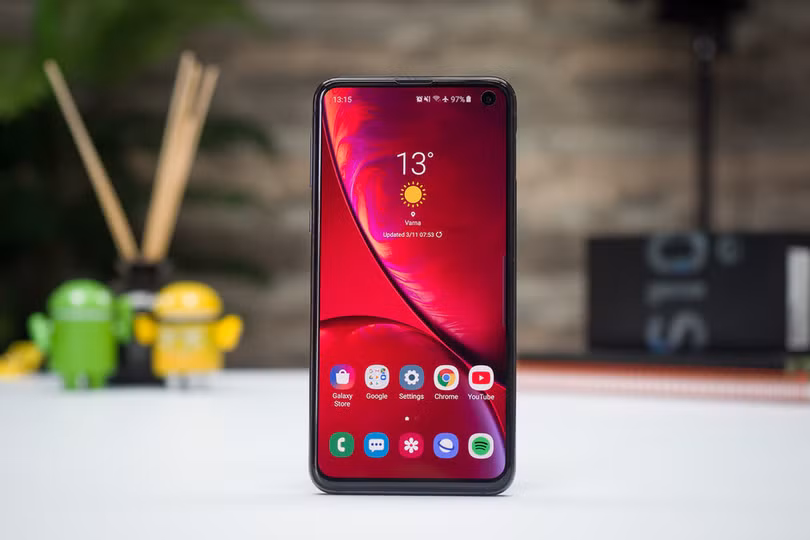 Galaxy S10e (ảnh Phone Arena) Galaxy S10e (ảnh Phone Arena)