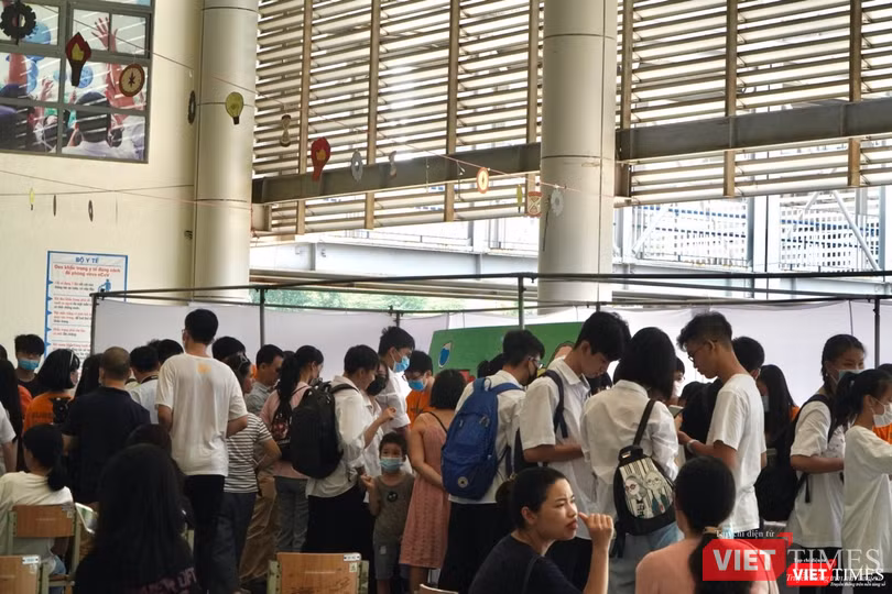 Sự kiện Science Tornado thu hút nhiều học sinh và phụ huynh đến tham dự.