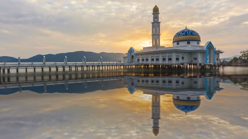 Nhà thờ Nổi (Ảnh: shutterstock.com)