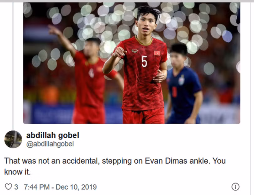 Đó không phải là một tai nạn khi cố tình dẫm vào gót chân Evan Dimas. Cậu biết điều này đúng không.