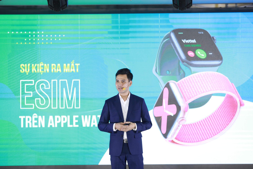 Ông Nguyễn Trọng Tính Phó Tổng Giám đốc Viettel Telecom phát biểu tại lễ ra mắt eSIM cho Apple Watch