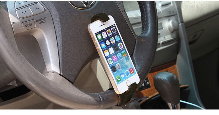 Phụ kiện này được gắn trực tiếp trên vô lăng. Ảnh BD