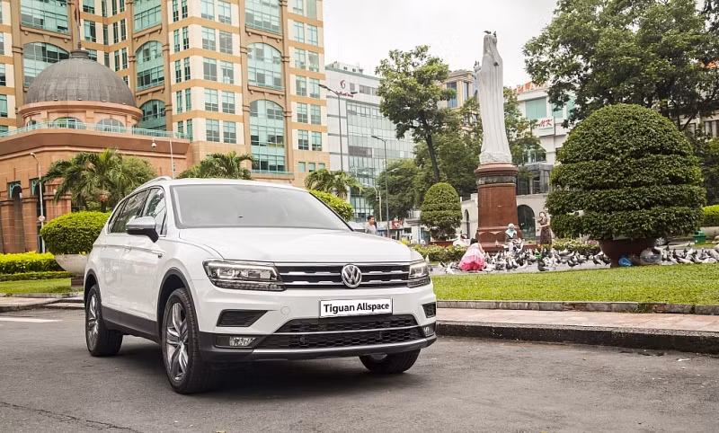 Sở hữu xe Volkswagen, khách hàng sẽ được hưởng chế độ bảo hành, bảo dưỡng toàn cầu. Với kho phụ tùng chính hãng được cung cấp nhanh chóng và giá cả hợp lý từ các nơi được ủy quyền chính thức ở châu Á cũng như mạng lưới toàn cầu