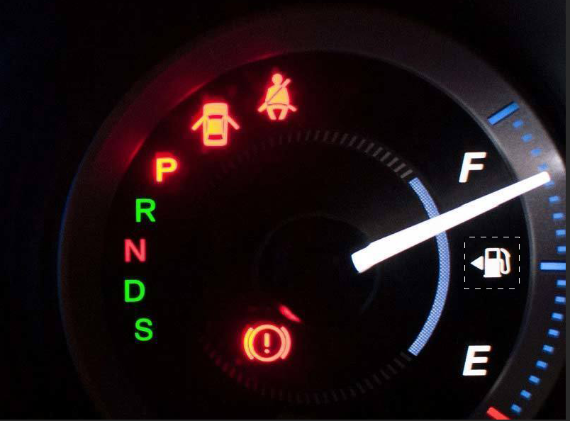 Hình tam giác cạnh ký hiệu bơm xăng chỉ về hướng nào là bình xăng được đặt theo hướng đó. Ảnh BD Hình tam giác cạnh ký hiệu bơm xăng chỉ về hướng nào là bình xăng được đặt theo hướng đó. Ảnh BD