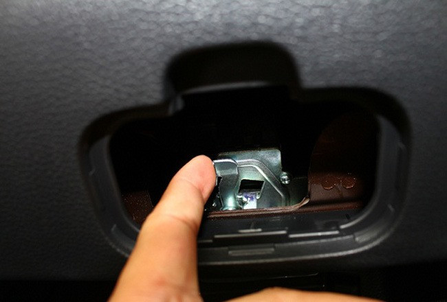 Chốt cửa thoát hiểm. Ảnh BD Chốt cửa thoát hiểm. Ảnh BD