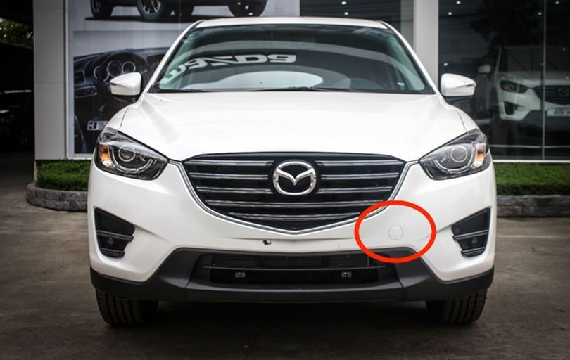 Lỗ móc cáp cứu hộ trên ôtô. Ảnh BD Lỗ móc cáp cứu hộ trên ôtô. Ảnh BD